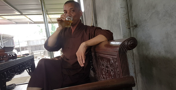 Sư trụ trì dọa thả chó cắn nát mặt phật tử nhiều lần bị người dân kiến nghị đuổi ra khỏi chùa