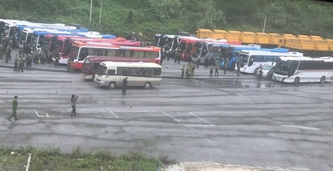 Phong tỏa cửa khẩu Hữu Nghị trước giờ bàn giao gần 400 'con bạc' cho công an Trung Quốc