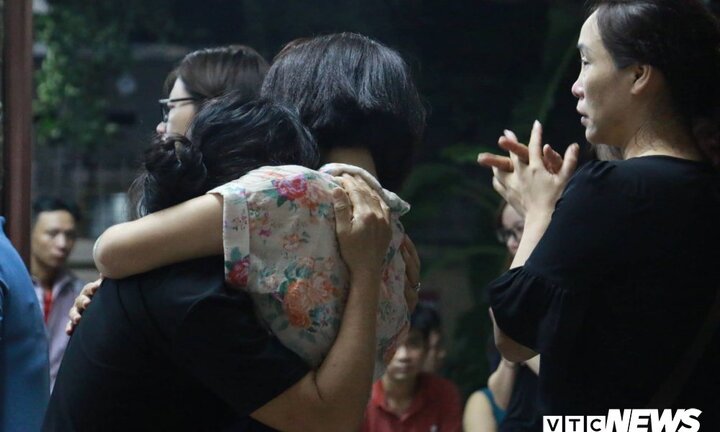 Xé lòng tang lễ lúc nửa đêm tiễn đưa bé trai 6 tuổi bị bỏ quên trên xe ô tô