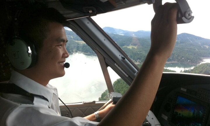 Chàng phi công Việt đầu tiên lái thủy phi cơ qua 5 quốc gia về nước