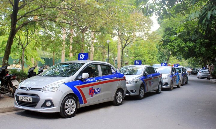Hà Nội lấy ý kiến 'mặc đồng phục' cho taxi