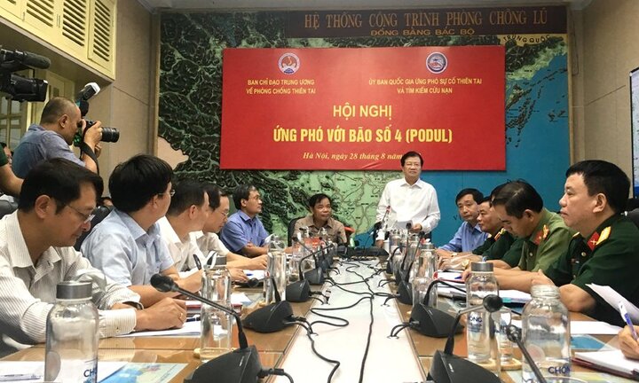 Phó Thủ tướng yêu cầu ứng phó khẩn cấp với bão số 4, không được chủ quan