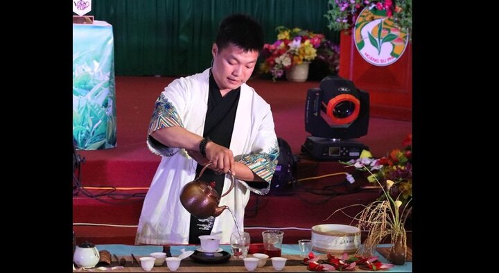 25 thí sinh lên Hà Giang thi tài pha trà: Giám khảo quốc tế nức nở khen trà Việt Nam đậm đà, cách pha độc đáo