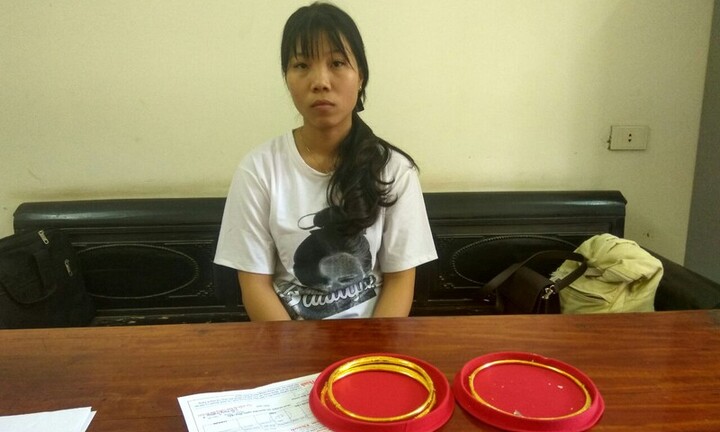 Cô dâu bị bạn thân trộm 3 kiềng vàng trong ngày cưới