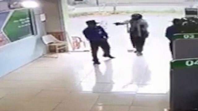 Cựu cán bộ công an nổ súng ở ngân hàng ở Thanh Hóa bị khởi tố tội 'Cướp tài sản'