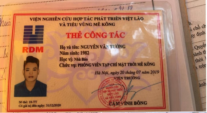 Bị CSGT dừng xe kiểm tra, thanh niên rút thẻ nhà báo 'rởm' để xin xỏ