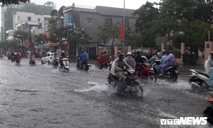Tiếp tục mưa khủng khiếp, Đà Nẵng ngập trở lại