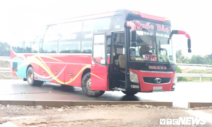 Hàng trăm tài xế tiếp tục liều lĩnh vượt trạm chạy 'chui' trên cao tốc né trạm thu phí