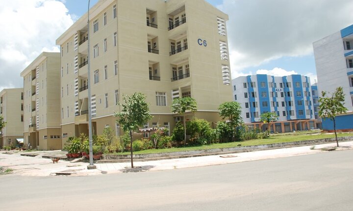 Nhiều khu nhà tái định cư vắng như chua Bà Đanh