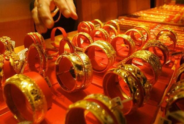 Giá vàng hôm nay 5/6/2017: Tăng nhẹ nhờ đồng USD giảm kỷ lục