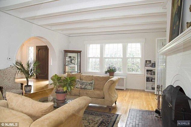 Hy hữu: Chưa ai dám mua biệt thự cổ giá chỉ 10 USD