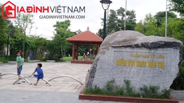 Hà Nội: Khu vui chơi tiền tỷ xuống cấp, ngập trong cỏ dại