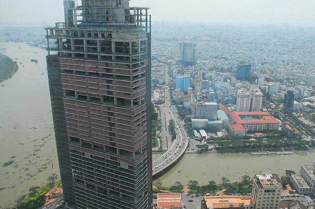 Cao ốc bị gán nợ, dân có mất nhà?