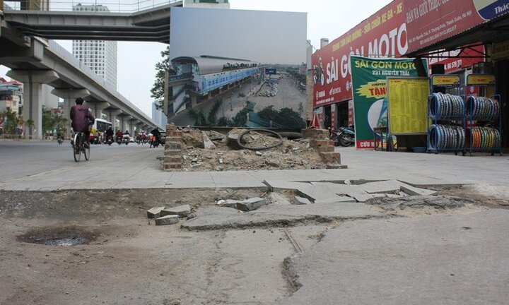 Không ở đâu làm vỉa hè đại trà bằng đá như Hà Nội