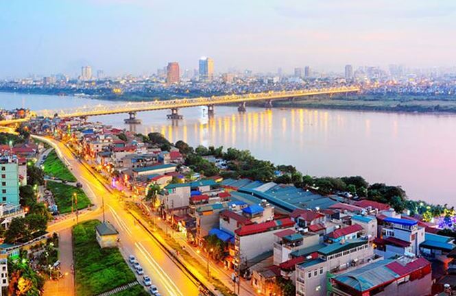 Thành phố hai bên sông Hồng không thể vội vã