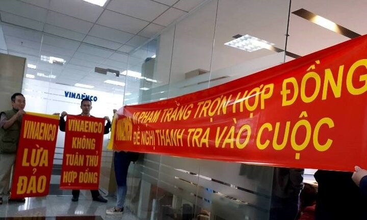 Chủ đầu tư chậm bàn giao nhà, cư dân chung cư ngoại giao đoàn bức xúc