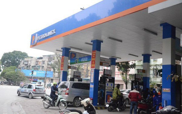 Giá xăng giảm gần 1.500 đồng/lít