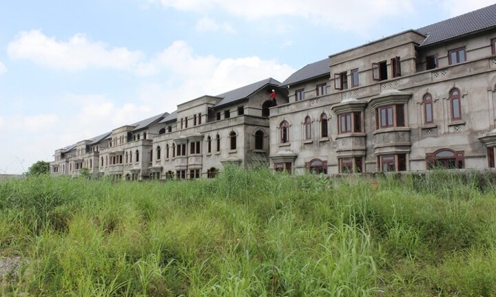 Vì sao nhiều dự án bỏ hoang hàng chục năm ở Hà Nội không bị thu hồi?