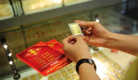 Giá vàng hôm nay 15/12: Giảm giá do nhà đầu tư quan tâm tới thị trường chứng khoán