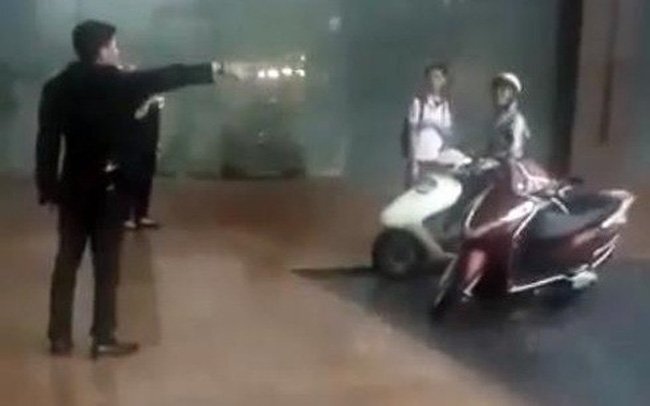 Grand Plaza đang họp để xử lý vụ nhân viên đuổi người trú mưa
