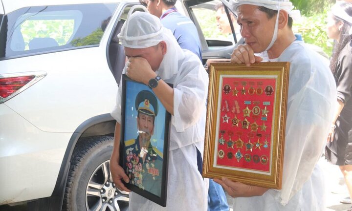 Phi công huyền thoại Nguyễn Văn Bảy về thăm nhà trước khi yên nghỉ