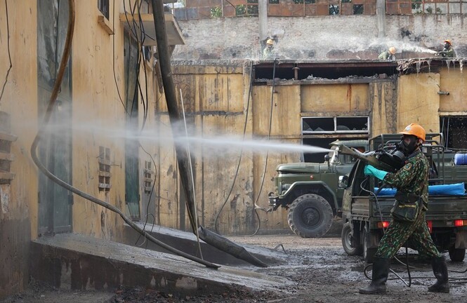 Hoàn tất việc tẩy độc ở công ty Rạng Đông sau vụ cháy