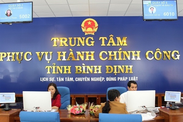 Bình Định xử lý kỷ luật cán bộ cười khanh khách vào mặt dân