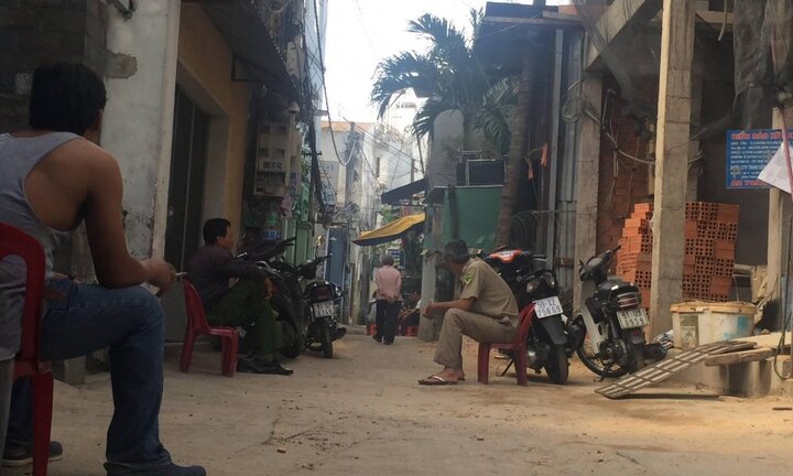 Tự vẫn bất thành, nghi phạm giết vợ hờ gọi điện đến công an đầu thú