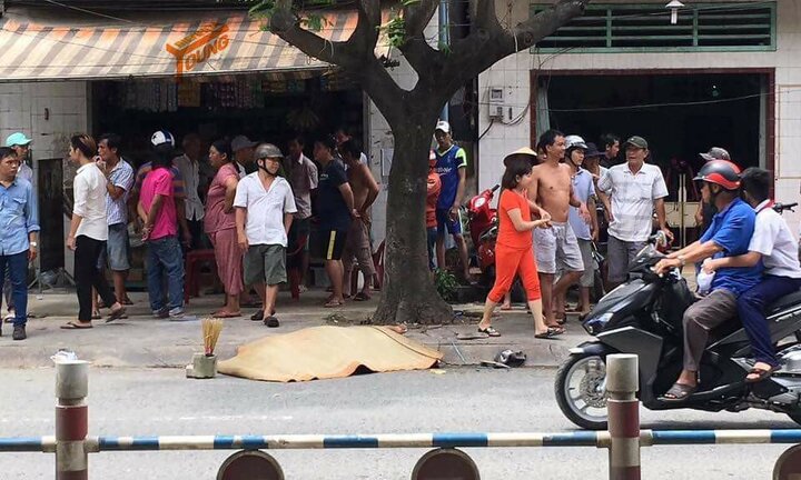 Lên cơn co giật, nam thanh niên tông xe vào gốc cây chết thảm