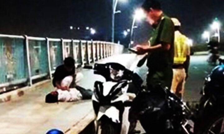 'Ma men' lái xe máy tông liên hoàn trên cầu Thủ Thiêm