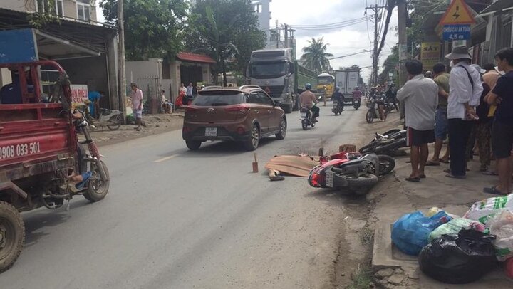 Container ép xe máy vào lề đường, cán chết một người đàn ông