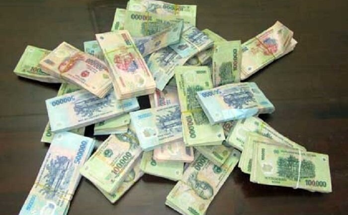 Đi vệ sinh trong lúc nhậu, luật sư bị mất 350 triệu đồng