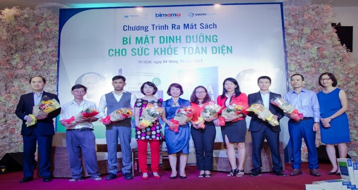 Ra mắt cuốn sách 'Bí mật dinh dưỡng cho sức khoẻ toàn diện'