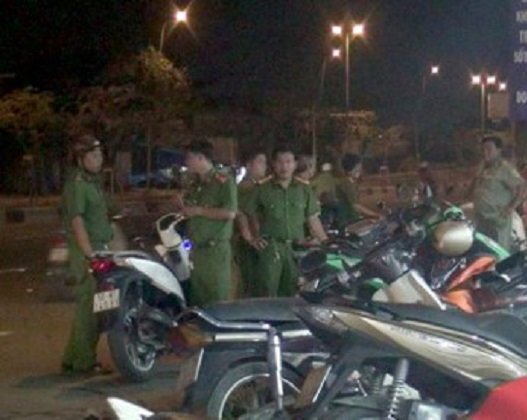 Bị nói dối, thuê người giết em đồng hao