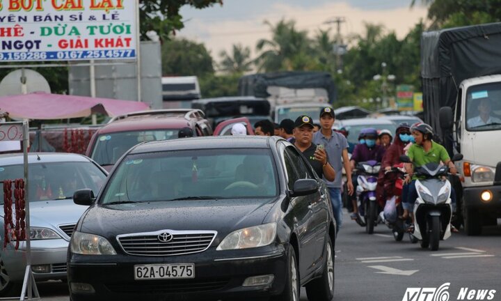 Công an Cai Lậy mời 'bà Tám BOT' lên trụ sở: Xuất hiện tình tiết khó tin