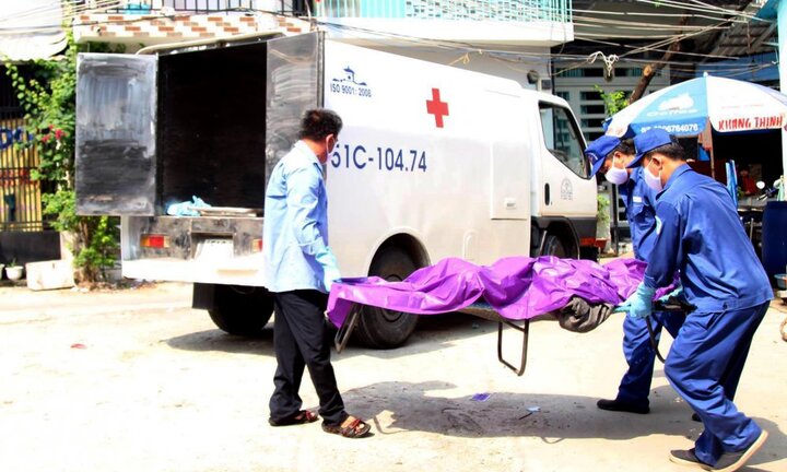 Lâu ngày không gặp, hàng xóm mở cửa phát hiện xác chủ nhà đang phân hủy