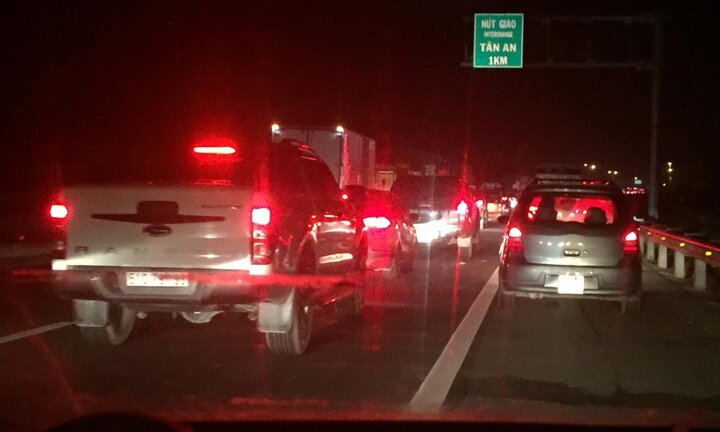 Tai nạn liên hoàn trên cao tốc TP.HCM - Trung Lương