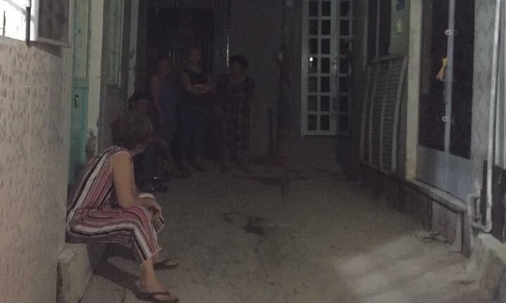 Con trai hoảng hốt phát hiện cha chết trong tư thế treo cổ