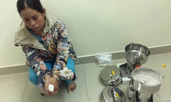 Bắt 'bà trùm' ma túy sắm cả máy đếm tiền để giao dịch cho nhanh