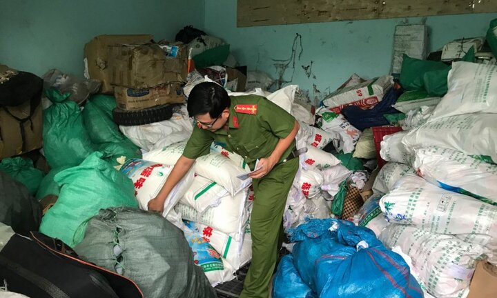 Phát hiện cơ sở sản xuất bột ngọt giả giữa Sài Gòn