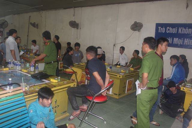 Đánh sập ổ cờ bạc núp bóng game bắn cá, bắt hàng chục con bạc