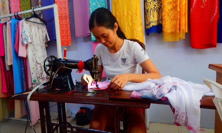 Các cửa hàng cho thuê áo dài 'ăn nên làm ra' dịp cận Tết