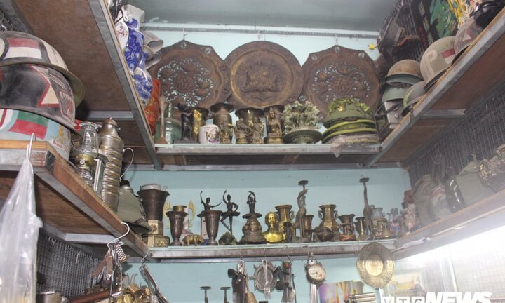 Ảnh: Những 'kỷ vật thời gian' trong khu chợ đồ cũ bí ẩn nhất Sài Gòn