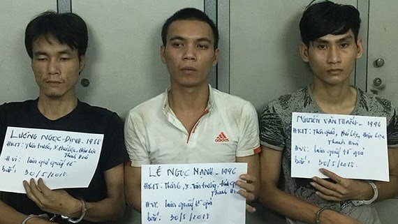 Triệt phá đường dây sản xuất bằng giả trong phòng bán vé máy bay