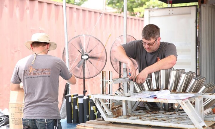 Ảnh: Xâm nhập 'trận địa' pháo hoa Đà Nẵng trước giờ khai hỏa