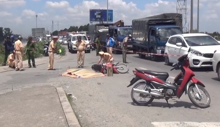 Trên đường đi khám bệnh về, hai mẹ con gặp tai nạn đau lòng