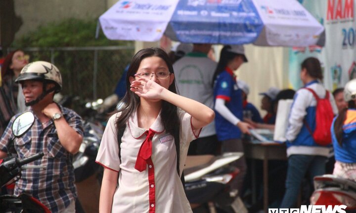 TP.HCM: Hội đồng thi thay nhau chất vấn thí sinh quên mang giấy tờ