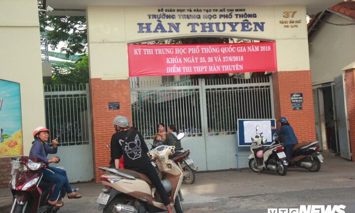 Sắp hết giờ làm bài, thí sinh bị đình chỉ vì chuông điện thoại reo