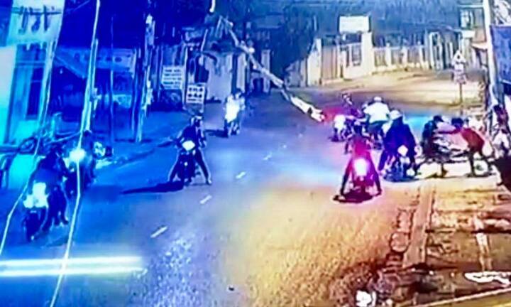 Nghi bị 'cắm sừng', nam thanh niên nhờ nhóm bạn truy sát tình địch