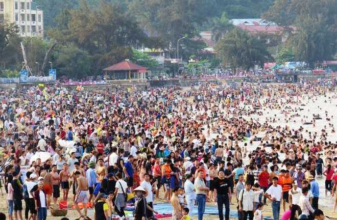 Còn hành xử với khách kiểu côn đồ, thiếu văn hóa, Sầm Sơn sẽ sớm vắng như chùa Bà Đanh